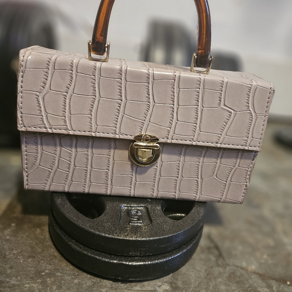 Elegant Crocodile-Embossed Tan Handbag